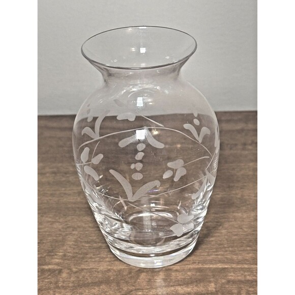 Genuine Lead Crystal Hand-Cut Made in Italy 4.5" Tall Floral Etched Vase ** - Picture 3 of 8